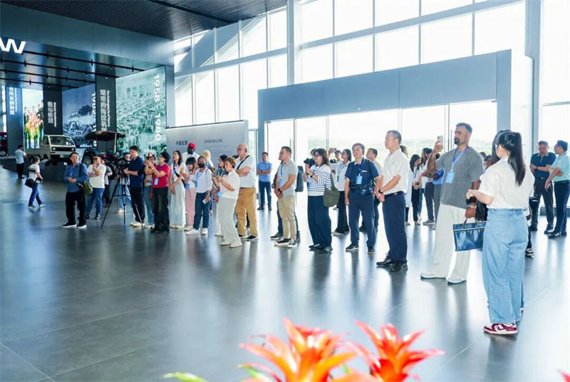 L'ASEAN Media visita SAIC-GM-Wuling per esplorare i segreti dello sviluppo E-Smart dell'azienda